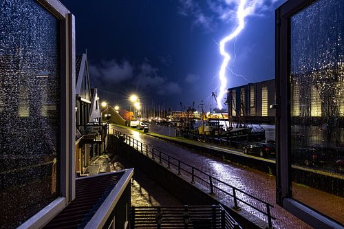Blitzeinschlag im Hafen von Makkum.