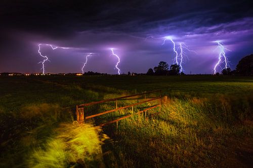Onweer en bliksem boven het Groninger land
