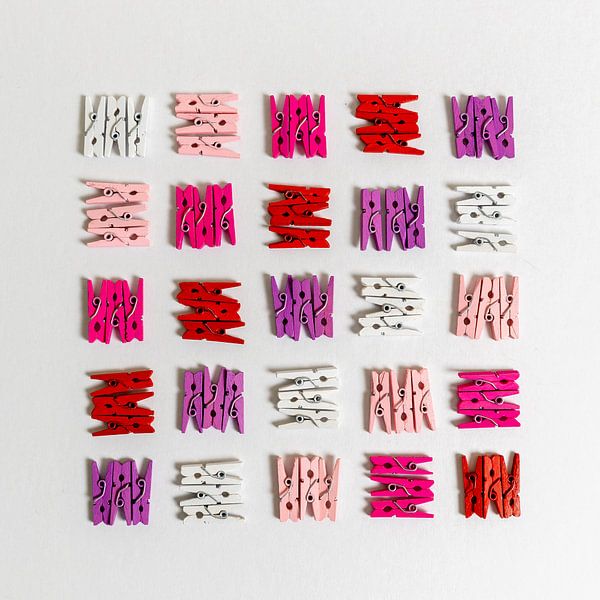 Squeeze, squeeze ... on the wall by Francisco Dorsman