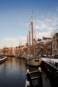 Moored boats at the Hoge der A in Groningen by Sandra de Heij