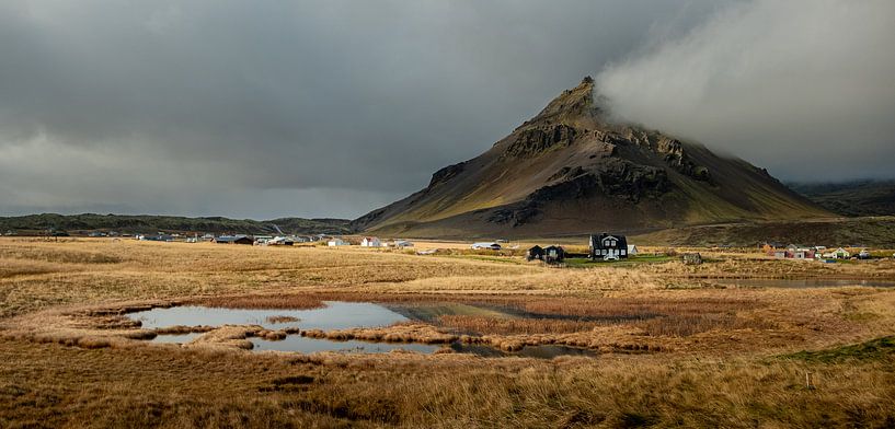 Arnarstapi op het schiereiland Snaefellsnes, IJsland van Melissa Peltenburg