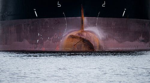 Het schip oogt als een slapende kolos