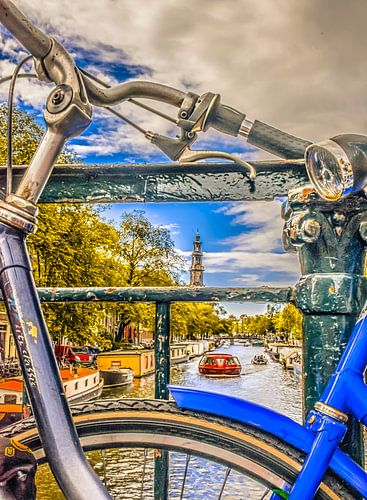 2 Fietsen op de brug bij de Prinsengracht, Amsterdam van Rietje Bulthuis
