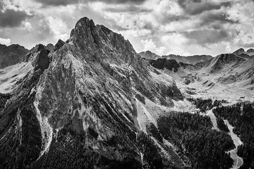 Grat in den Dolomiten vom Col dei Rossi aus gesehen