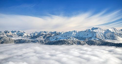 Berge über den Wolken von Andreas Föll
