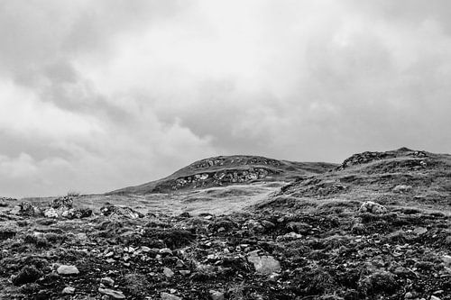 De verlaten uitgestrektheid van de Schotse Hooglanden. Eiland van Skye