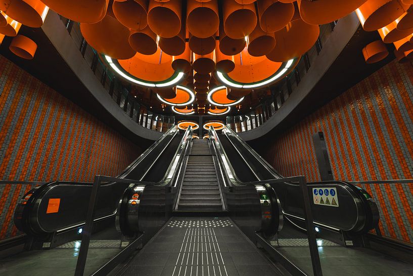 Brussels underground station by Dennis Donders