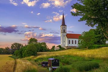 Idyllisch kerkje van Kirchanhausen bij Beilngries van ManfredFotos