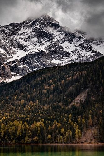 Eibsee-idylle: turkooisblauw water onder de Zugspitze