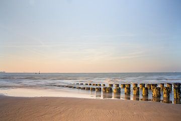 Zacht voorjaarsweer aan de kust van natascha verbij