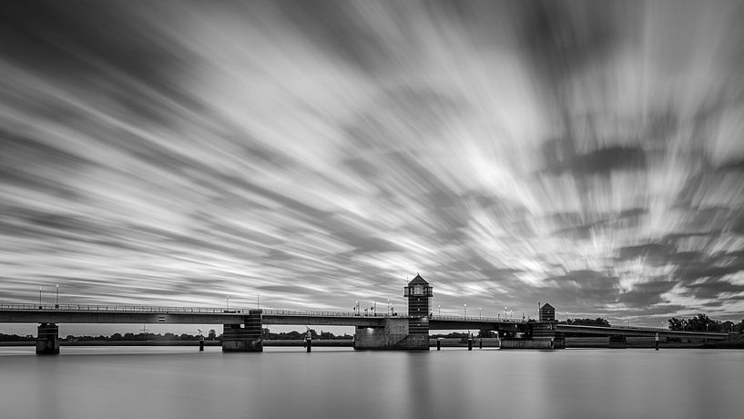 Le pont Jann-Berghaus en noir et blanc par Henk Meijer Photography