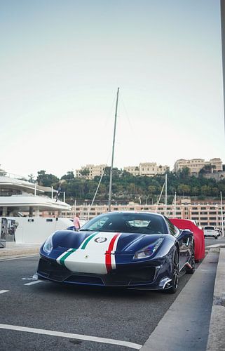 Ferrrari 488 Pista Piloti in de haven van Monaco