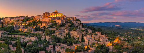 Panorama en zonsondergang in Gordes, Frankrijk