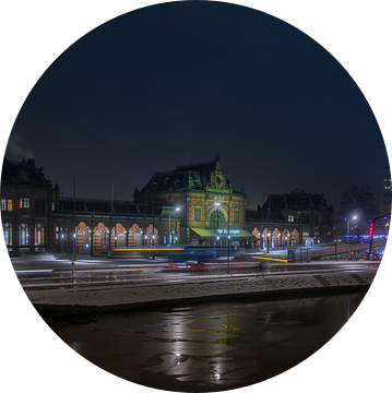 Station Groningen tijdens een gure winternacht van Arthur Scheltes