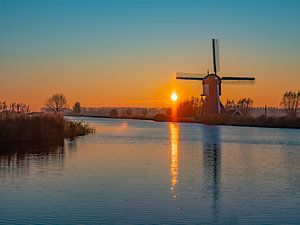 zonsopkomst bij molen kinderdijk van Chris van Es