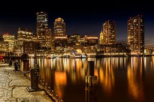 BOSTON Fan Pier Park & Skyline Boston in der Nacht 