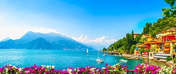 Varenna stad in het Comomeer panoramisch uitzicht. Italië van Stefano Orazzini