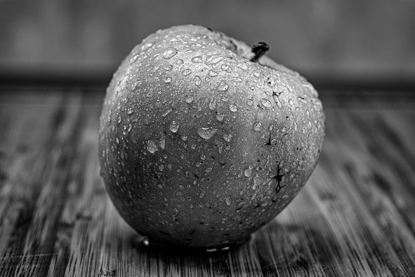Photo noir et blanc d'une pomme par Bernd Hartner
