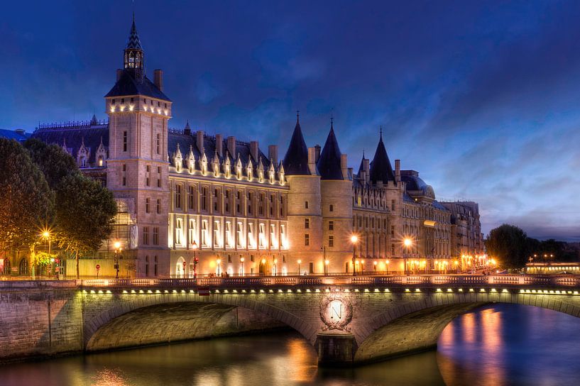 The Conciergerie in Paris at night by Christian Müringer