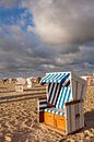 Strandkörbe am Strand von Sankt Peter Ording bei Sonnenaufgang von Markus Lange Miniaturansicht