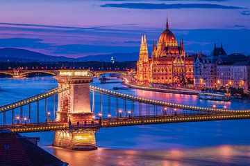 Budapest Skyline - The Hungarian Parliament building and Chain Bridge in the evening