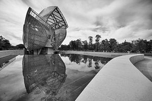 De Fondation Louis Vuitton gereflecteerd