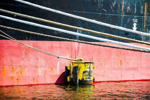 Les couleurs vives de la coque d'un navire sur scheepskijkerhavenfotografie