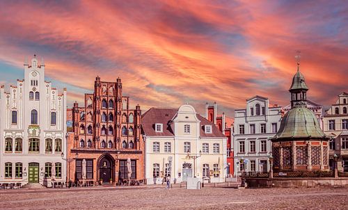 Gezicht op het oude stadscentrum van de Hanzestad Wismar aan de Oostzee in Mecklenburg-Vorpommern, Duitsland