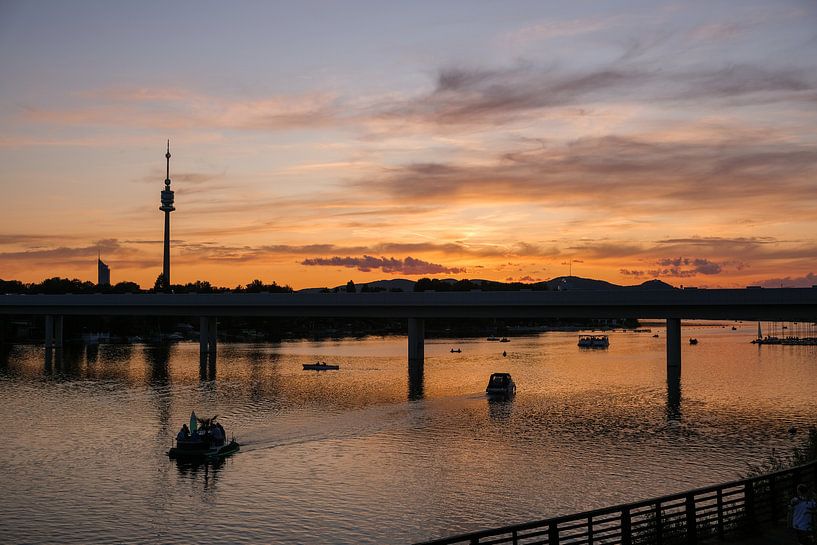 Sonnenuntergang über der Donau von Florian Kampes