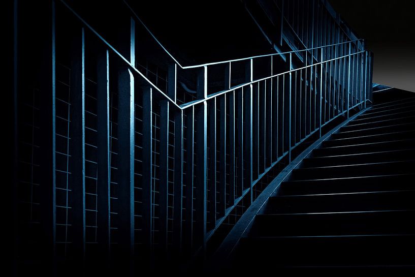 Blauwe Stalen Trap- Blue Steel Stairs (Awarded) van Anita Martin, AnnaPileaFotografie
