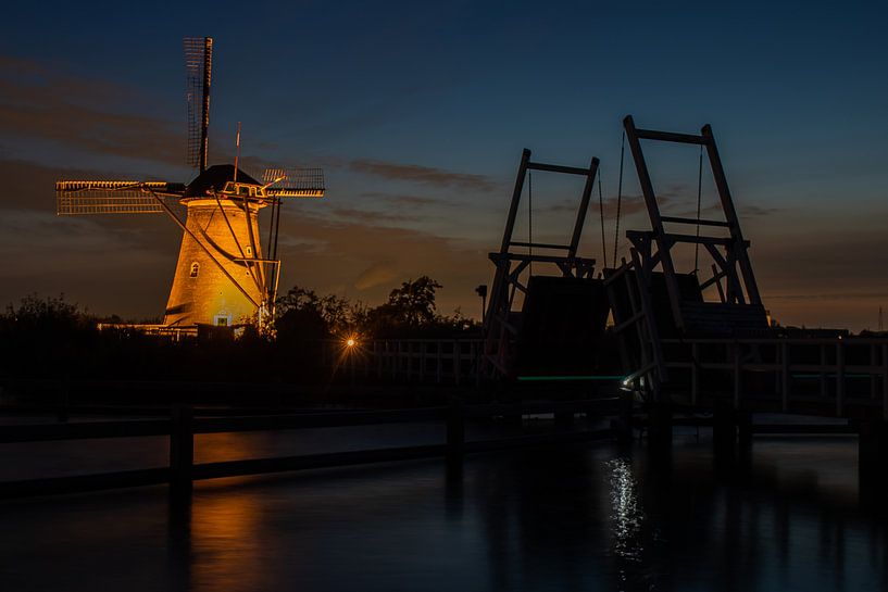 Beleuchtete Windmühlen in Kinderdijk von Bert van Wijk