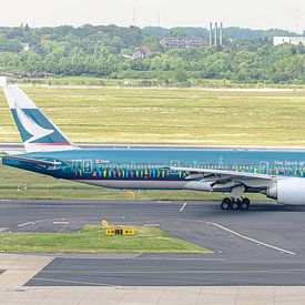 Cathay Pacific Boeing 777-300 passenger aircraft. by Jaap van den Berg