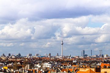 Bewolkt uitzicht over Berlijn van Dennis Kuzee