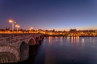 Blick auf die Servaas-Brücke und das Stadtzentrum von Maastricht