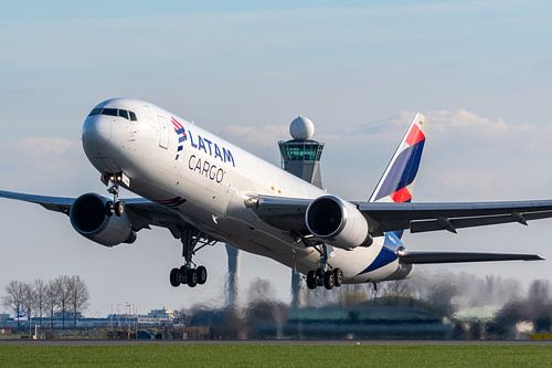 Latam cargo take off polderbaan schiphol