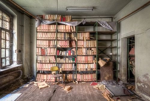 Salle de stockage de l'industrie abandonnée.