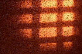 Schatten an der Wand von Heiko Kueverling