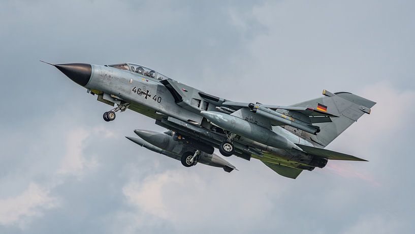 Von der Luftwaffe abgeholte Panavia Tornado ECR. von Jaap van den Berg
