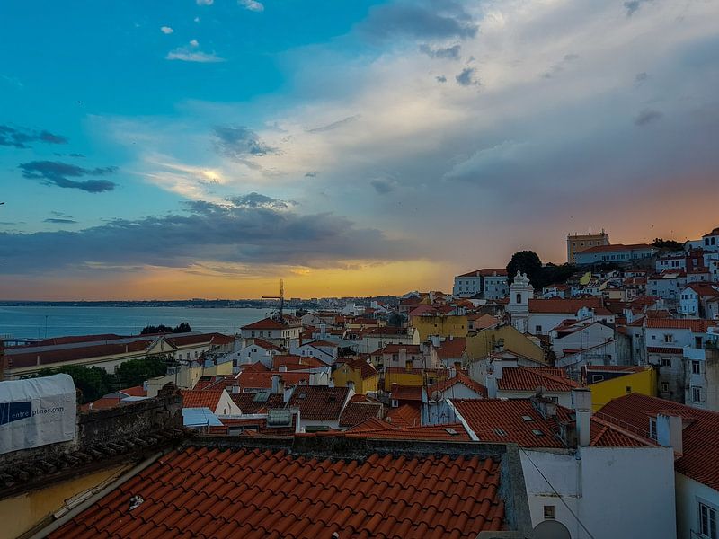 Lisbon by Hello Pompoyo