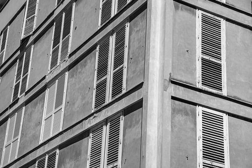 Hausecke in Zadar in schwarz weiß