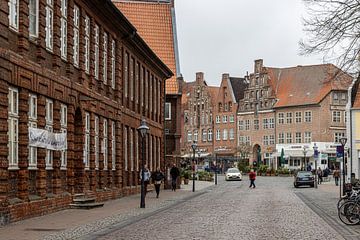 Een blik naar Am Sande, Lüneburg van Martijn Mur