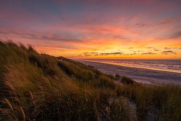 Sonnenuntergang Strand Buren 2 von Arjan Bijleveld