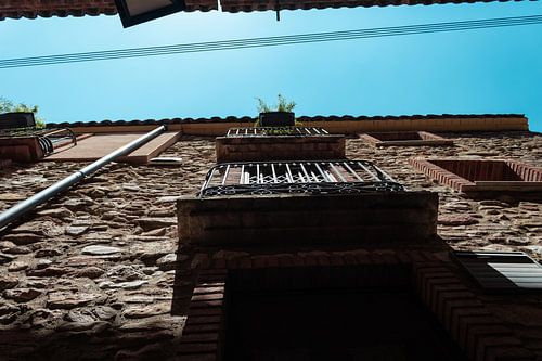 Balkon aan een middeleeuws gebouw
