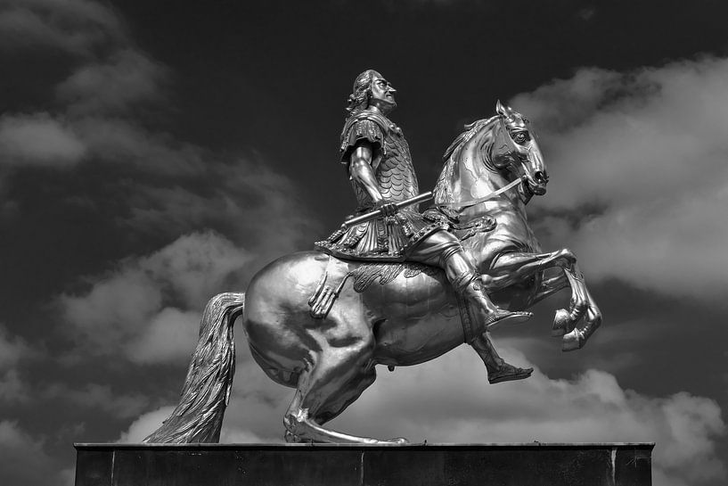 "Golden Horseman" statue in Dresden van Jörg Hausmann