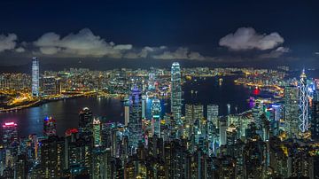 HONG KONG 32 by Tom Uhlenberg