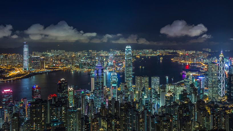 Hong Kong bei Nacht von Tom Uhlenberg