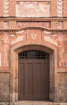 Retro-Fassade mit Wandmalerei I Sitges, Barcelona, Spanien I Spanische Architektur an der Mittelmeer von Floris Trapman