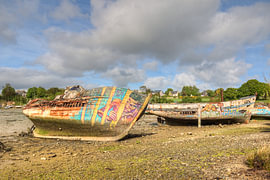 HDR urbex Cimetiere a bateaux Schiffsfriedhof in Quelmer in der Bretagne von W J Kok