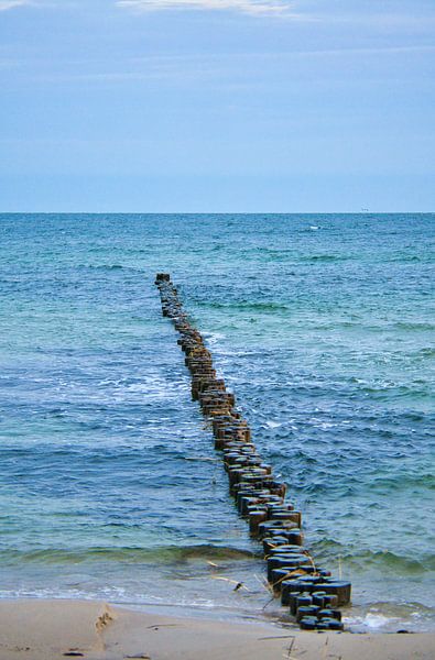 Einzelne Buhne an der Ostsee von Martin Köbsch