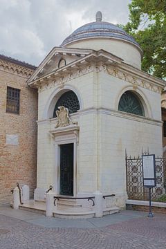 Ravenna, Emilia Romagna, Italië: graf van de italiaanse dichter en schrijver Dante Alighieri van de-nue-pic